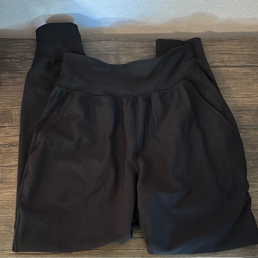 Old Navy women’s black high rise jogger pants size small